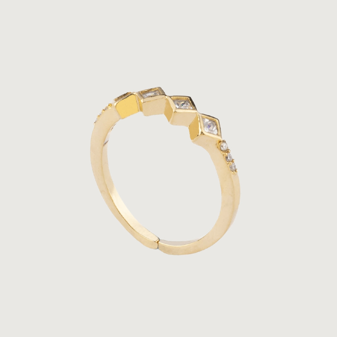 Golden Ring with 4 Diamond-Cut with Baby Zirconias